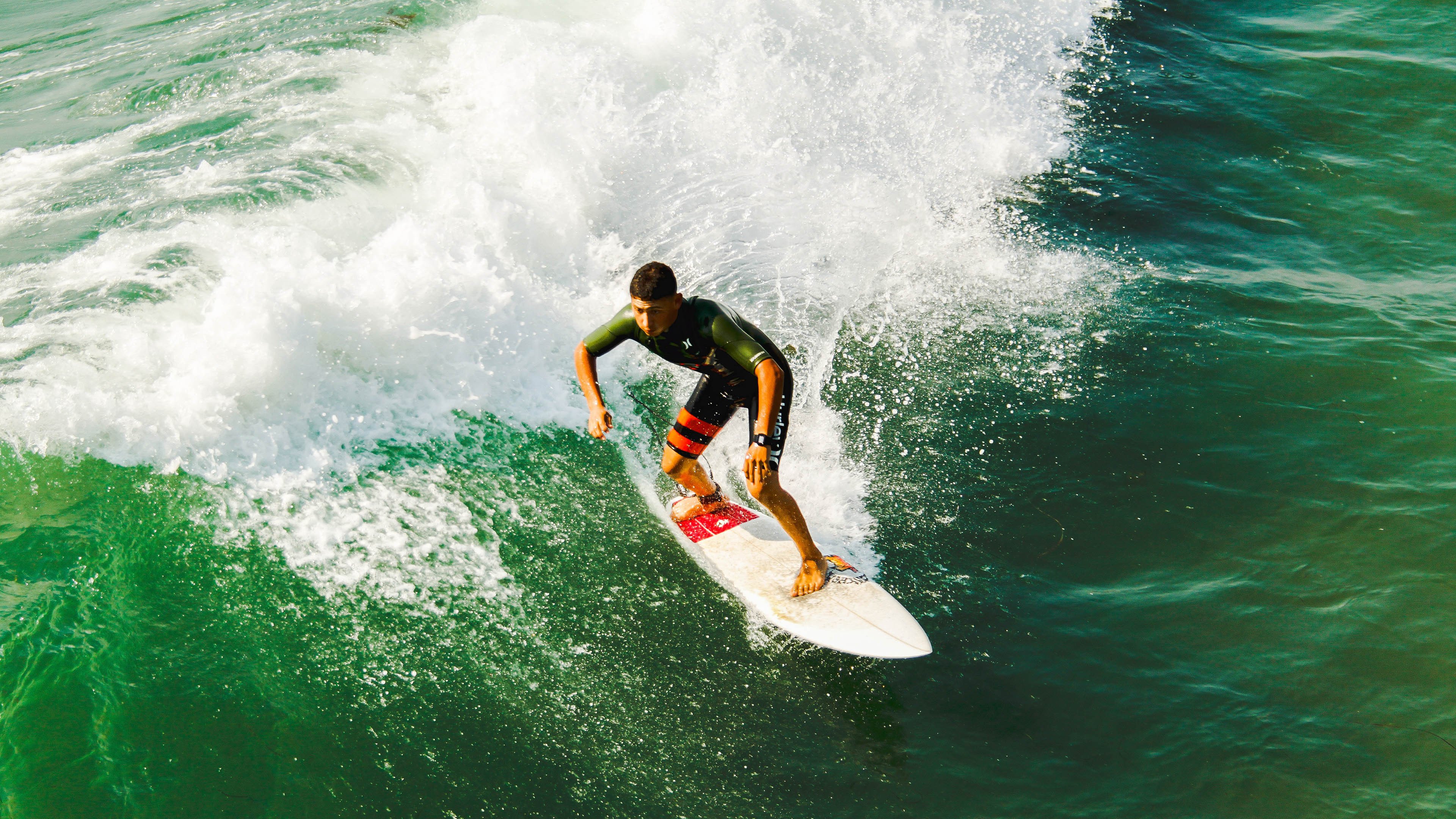 《英雄联盟》巅峰预选火爆启幕，冠军之战一触即发！